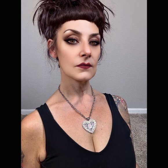 Tarina Tarantino Heart with Enamel Skull & Crossbones Swarovski Rhinestones 18" - Picture 2 of 7